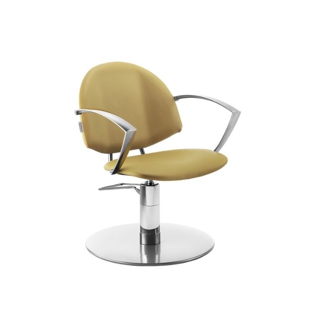 Frisörstol Vera från AGV – stilren design med ergonomisk sits och metallarmstöd, sedd framifrån.