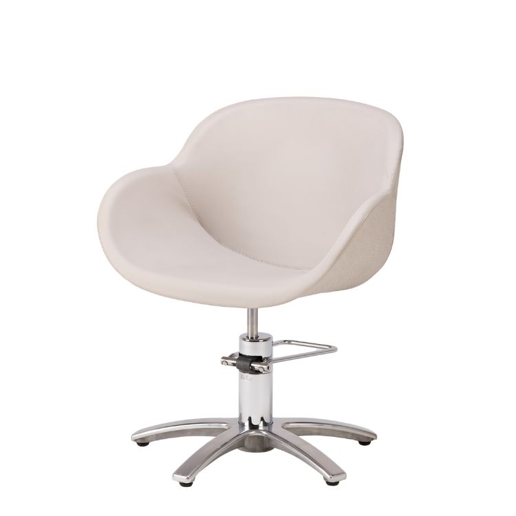 Beige frisörstol med rundad design och svängbar bas, frontvy.